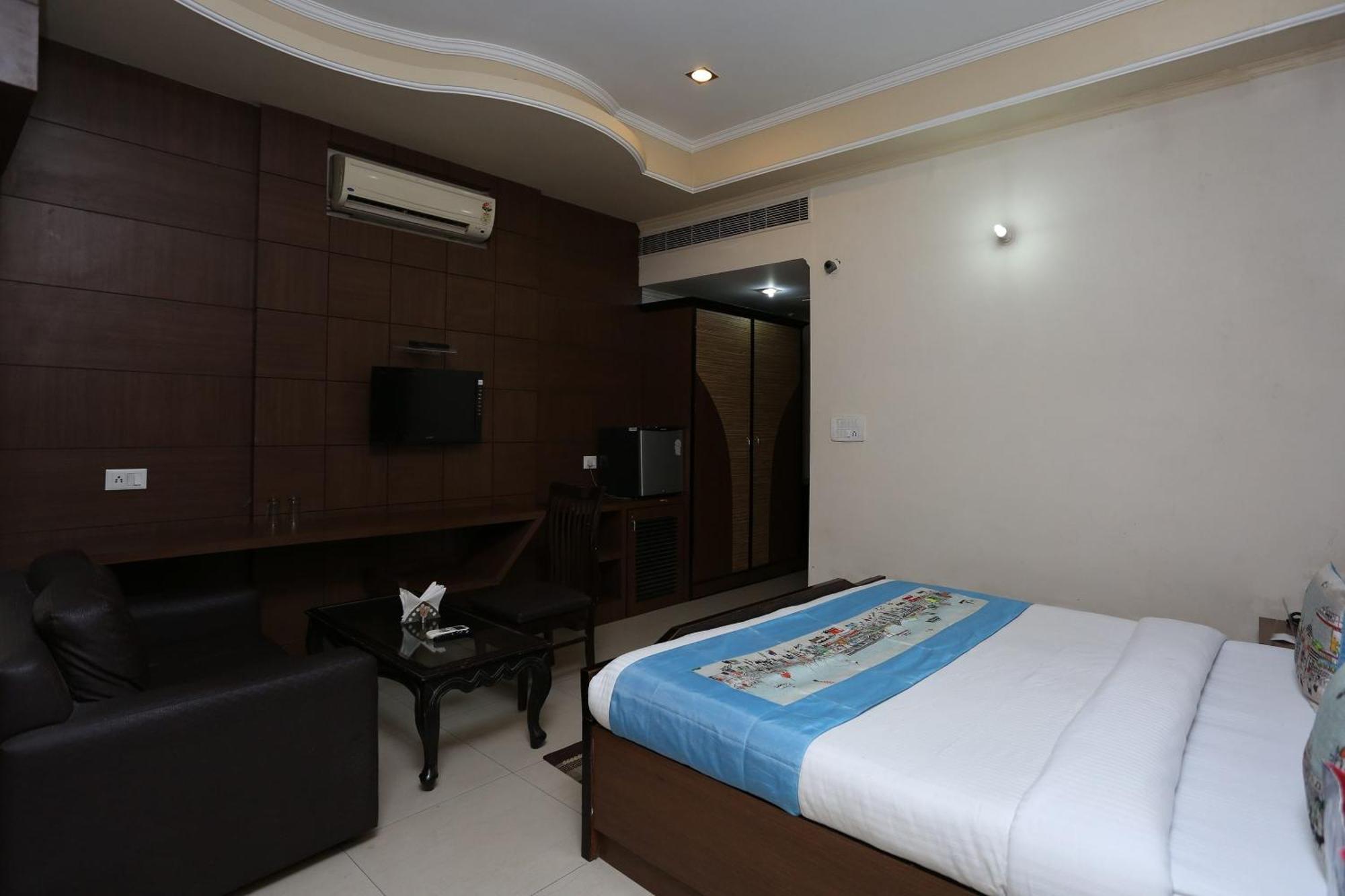 Hotel O Mukut Regency Ґазіабад Екстер'єр фото
